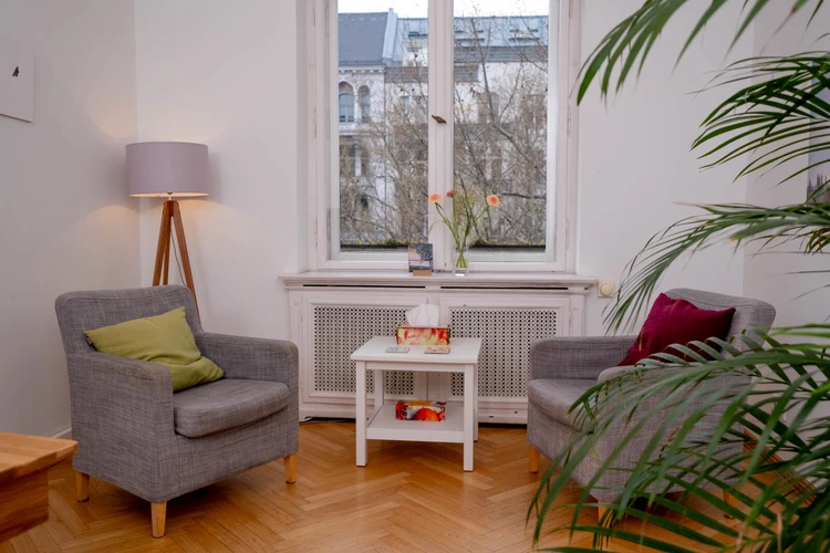 Oberberg Tagesklinik Berlin K&uuml;rf&uuml;rstendamm kleiner Sitzbereich